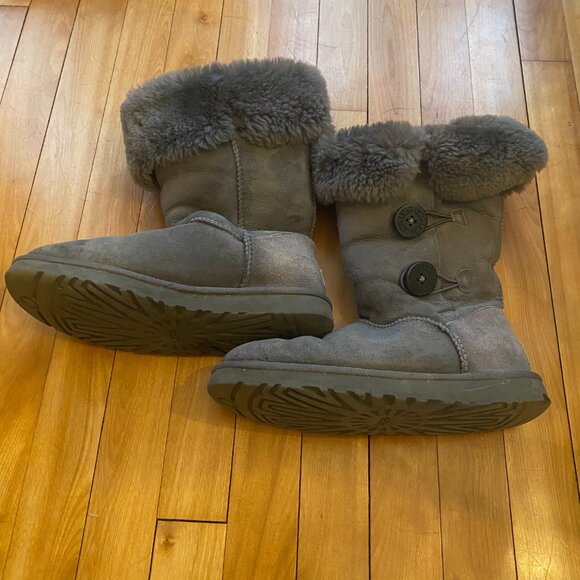 UGG #1873 Bailey Button Triplet Tall Sheepskin Boot Women's Size‎ US 7 Brown - Picture 5 of 8